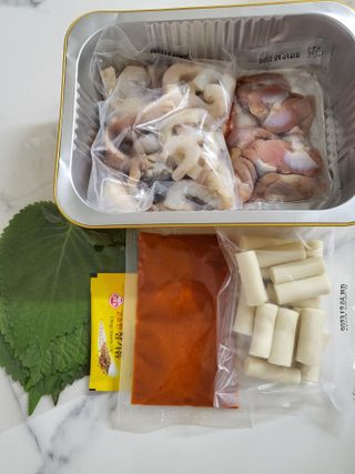 화끈한녀석들 새오똥400g 새우,오징어,똥집 볶음요리 소스,밀떡, 참기름 포함 — 5점을 준 리뷰어가 2022년 12월 올린 사용 사진