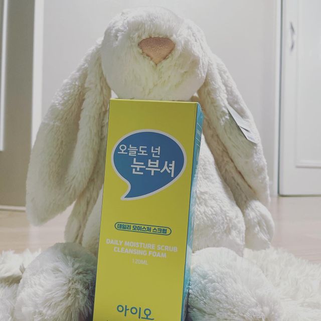 IO 아이오 오늘도 넌 눈부셔 - 데일리 스크럽 클렌징폼 리뷰 사진