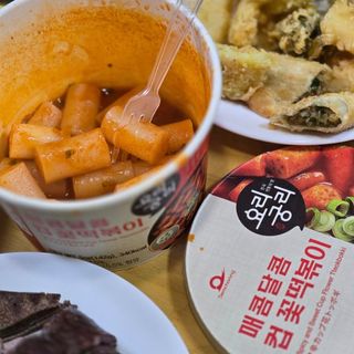 나우  [요리궁리] B타입 ( 매콤, 치즈, 매콤까르보 ) 꽃떡볶이 6개입 세트 — 5점을 준 리뷰어가 2025년 3월 올린 사용 사진