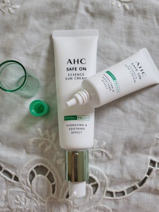 [AHC] 세이프온 에센스 선크림 올리브영 스페셜 증정 기획세트 — 5점을 준 리뷰어가 2022년 6월 올린 사용 사진