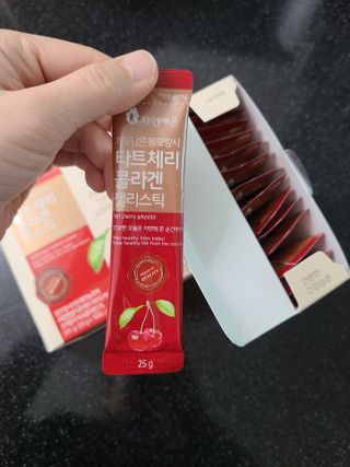 자연에온 가득담은 몽모랑시 타트체리 콜라겐 젤리스틱 — 5점을 준 리뷰어가 2021년 1월 올린 사용 사진