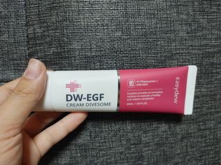 이지듀 DW-EGF 크림 다이브좀_콜라겐이 쏙쏙, 탄력피부로 다이빙 — 3.5점을 준 리뷰어가 2021년 3월 올린 사용 사진