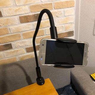 맥스퍼 단단한 집게형 침대 휴대폰 자바라 거치대 — 5점을 준 리뷰어가 2021년 12월 올린 사용 사진