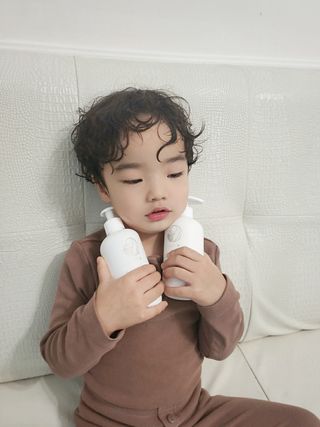 mom e 맘이 내추럴 베이비 케어 샴푸앤바스+로션 — 5점을 준 리뷰어가 2021년 1월 올린 사용 사진