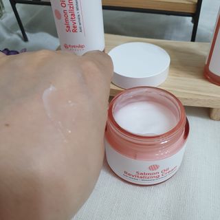 아이앤립 / EYENLIP 아이앤립 연어오일 리바이탈라이징 토너+앰플+크림 3종 세트 — 5점을 준 리뷰어가 2021년 6월 올린 사용 사진