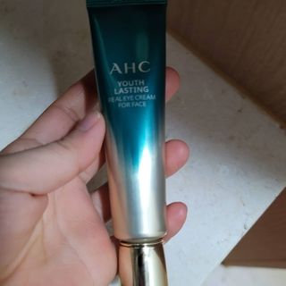 [NEW 탄력유턴 아이크림] AHC 유스 래스팅 리얼 아이크림 포 페이스 — 5점을 준 리뷰어가 2021년 2월 올린 사용 사진