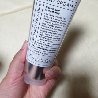 올리브 오일 스킨케어 컴퍼니 [OOSC] 보송보송한 내추럴리 너리시드 핸드크림 125ml — 5점을 준 리뷰어가 2021년 4월 올린 사용 사진