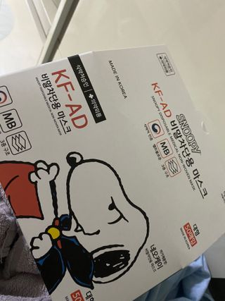 JHWORLD 스누피 마스크 정품 스누피 KF-AD 국내 비말차단 아동용 성인용 일회용 덴탈마스크 50매 — 5점을 준 리뷰어가 2021년 6월 올린 사용 사진