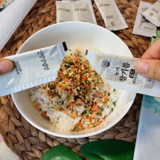 해풀잎 누구나 김밥*1ea [(혼합야채 35g *1ea,  김밥김 (5g, 5ea),  양념간장 (6g, 5ea), 참기름(5g, 2ea)] — 4.5점을 준 리뷰어가 2022년 10월 올린 사용 사진