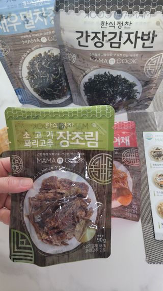 하나마이 [마마쿡] 전 청와대 천상현 셰프의 밑반찬  5종세트(소고기 장조림+연근조림+진미채+간장김자반+새우김자반) — 4.5점을 준 리뷰어가 2023년 4월 올린 사용 사진