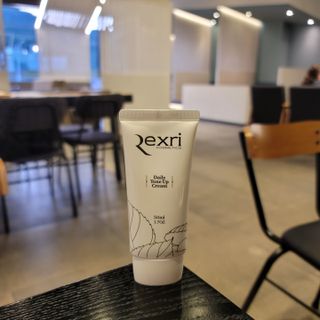 렉스리 데일리 톤업 크림 Rexri Daily Tone Up Cream — 5점을 준 리뷰어가 2022년 9월 올린 사용 사진