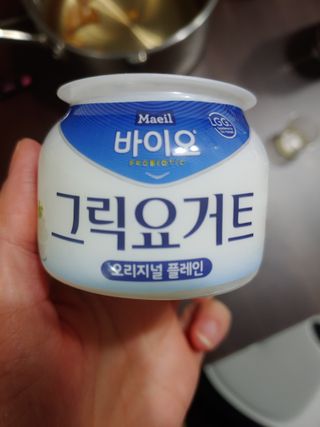 매일바이오 그릭요거트 오리지널 플레인 4개, 로스터리 커피믹스 4개 — 4점을 준 리뷰어가 2021년 12월 올린 사용 사진