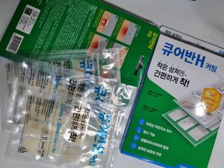 [큐어반H 커팅] 간편하게 떼서 쓰는 자외선차단 습윤밴드 (1팩/30매입) — 5점을 준 리뷰어가 2022년 11월 올린 사용 사진