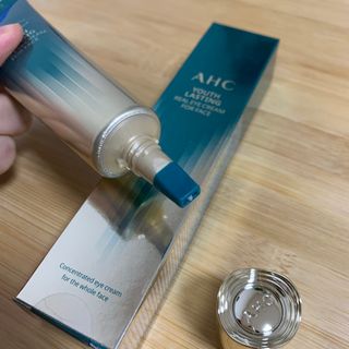[NEW 탄력유턴 아이크림] AHC 유스 래스팅 리얼 아이크림 포 페이스 — 4점을 준 리뷰어가 2021년 2월 올린 사용 사진