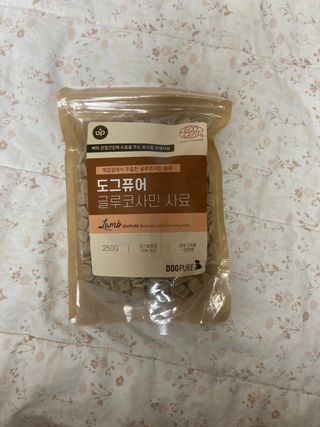 도그퓨어 피부와모질/혼합유산균/글루코사민 유기농 로스팅 사료 — 5점을 준 리뷰어가 2021년 9월 올린 사용 사진