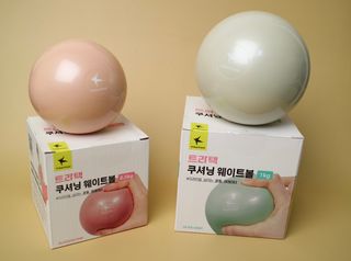 트라택 쿠셔닝 웨이트볼 0.5kg + 1kg SET — 4점을 준 리뷰어가 2022년 5월 올린 사용 사진