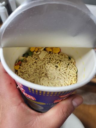 NISSIN 닛신 컵누들  4종 - 씨푸드오리지날, 씨푸드 스파이시, 씨푸드 커리, 씨푸드 XO소스 — 5점을 준 리뷰어가 2023년 2월 올린 사용 사진
