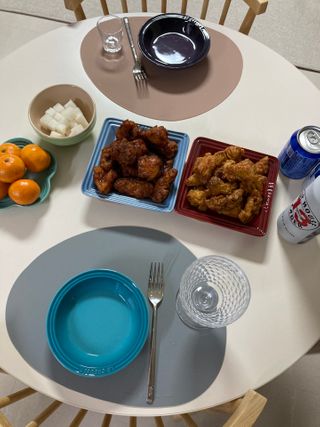 [교촌치킨 영등포역점] 치킨 메뉴 중 택1 — 4점을 준 리뷰어가 2021년 1월 올린 사용 사진