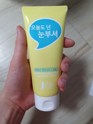 IO 아이오 오늘도 넌 눈부셔 - 데일리 스크럽 클렌징폼 — 4점을 준 리뷰어가 2021년 3월 올린 사용 사진