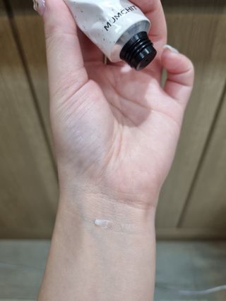 멈칫(MUMCHIT) 넥퍼퓸 NECKPERFUME 2가지 향 — 5점을 준 리뷰어가 2021년 12월 올린 사용 사진