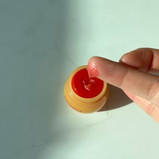 [후르디아] 올리브영 꿀과즙 립밤 2종 (블루베리/석류) — 5점을 준 리뷰어가 2022년 12월 올린 사용 사진