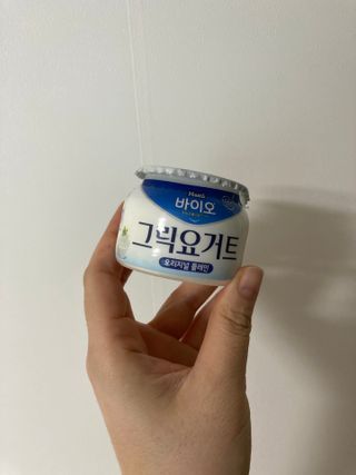 매일바이오 그릭요거트 오리지널 플레인 4개, 로스터리 커피믹스 4개 — 5점을 준 리뷰어가 2021년 12월 올린 사용 사진