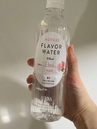 아쿠아스 플레이버워터 [아쿠아스] 제로칼로리 플레이버워터 복숭아/청포도 1BOX 20개입 — 4점을 준 리뷰어가 2021년 4월 올린 사용 사진