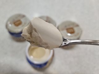 매일바이오 그릭요거트 오리지널 플레인 4개, 로스터리 커피믹스 4개 — 4점을 준 리뷰어가 2021년 12월 올린 사용 사진