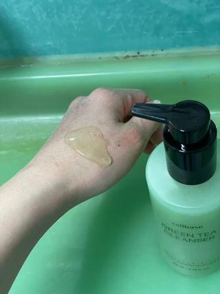 프리마인 메이크업과 들뜨는 각질까지 한방에 깐달걀로! 순하기까지한 셀베이스 그린티클렌저(200ml) — 5점을 준 리뷰어가 2023년 4월 올린 사용 사진