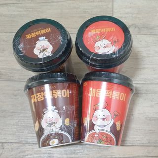 유비쿡 컵떡볶이 매운컵떡볶이2개/ 짜장컵떡볶이 2개  총 4개세트 — 5점을 준 리뷰어가 2021년 2월 올린 사용 사진