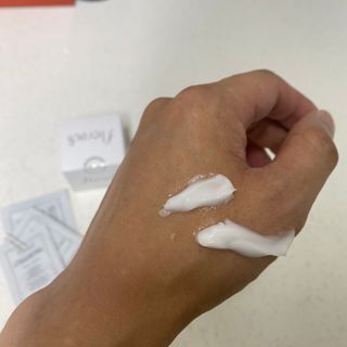 플레라디 에델바이스 인리치드 머랭 크림 — 5점을 준 리뷰어가 2021년 8월 올린 사용 사진
