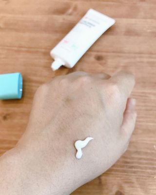 리더스코스메틱 리더스 카밍 바이오틱스 선 에센스 SPF 50+ PA++++ — 5점을 준 리뷰어가 2022년 6월 올린 사용 사진