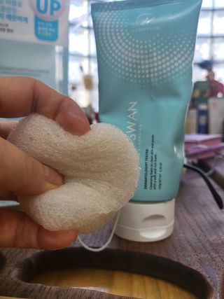 오투에니원 화이트 스완 퍼펙트 폼 클렌징 150g 퍼프증정 — 5점을 준 리뷰어가 2022년 12월 올린 사용 사진