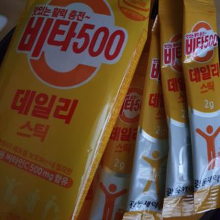 광동생활건강 [광동] 제니비타민C 비타500데일리스틱 180포+제니등신대+제니스티커 — 5점을 준 리뷰어가 2021년 12월 올린 사용 사진