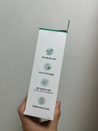 [AHC] 세이프온 에센스 선크림 올리브영 스페셜 증정 기획세트 — 4.5점을 준 리뷰어가 2022년 6월 올린 사용 사진