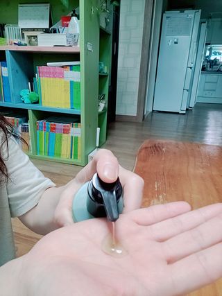 프리마인 메이크업과 들뜨는 각질까지 한방에 깐달걀로! 순하기까지한 셀베이스 그린티클렌저(200ml) — 5점을 준 리뷰어가 2023년 4월 올린 사용 사진