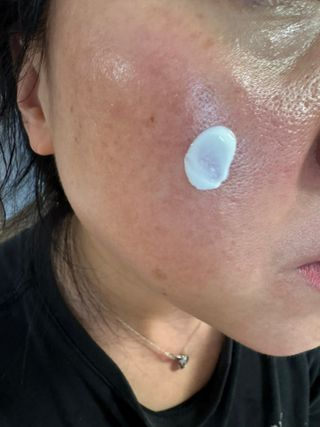 MF[스킨1004] 마다가스카르 센텔라 히알루-시카 워터핏 선세럼 50ml — 5점을 준 리뷰어가 2024년 5월 올린 사용 사진