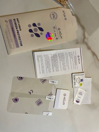 아클리브 Eco 항균 항바이러스 액정 보호필름(iPhone) — 4점을 준 리뷰어가 2022년 8월 올린 사용 사진