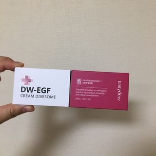 이지듀 DW-EGF 크림 다이브좀_콜라겐이 쏙쏙, 탄력피부로 다이빙 — 4.5점을 준 리뷰어가 2021년 2월 올린 사용 사진