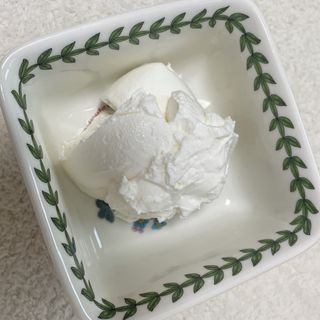 매일바이오 그릭요거트 오리지널 플레인 4개, 로스터리 커피믹스 4개 — 4점을 준 리뷰어가 2021년 12월 올린 사용 사진