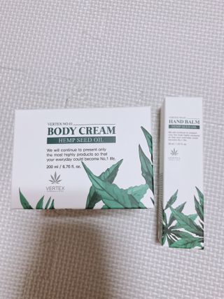 버텍스넘버원 버텍스 넘버원 햄프씨드오일 핸드밤, 바디크림 — 4점을 준 리뷰어가 2022년 3월 올린 사용 사진