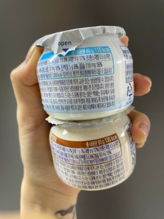 매일바이오 그릭요거트 오리지널 플레인 4개, 로스터리 커피믹스 4개 — 5점을 준 리뷰어가 2021년 12월 올린 사용 사진