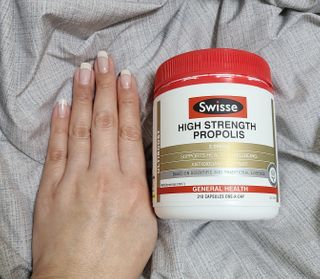 Swisse 스위스 고함량 프로폴리스 2,000mg 210정 — 4점을 준 리뷰어가 2021년 2월 올린 사용 사진