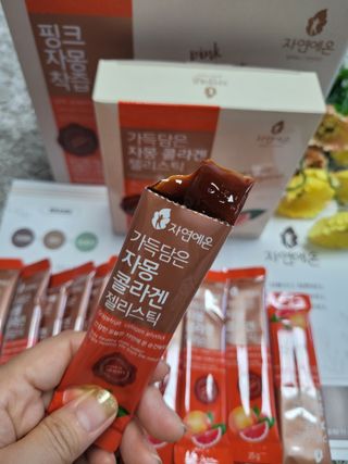 자연에온 핑크 자몽 착즙 100mL 10개입 1BOX +가 득담은 자몽 콜라겐 젤리스틱 1BOX — 5점을 준 리뷰어가 2021년 6월 올린 사용 사진