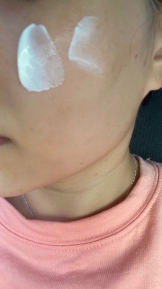 메타포레 12PM  카밍 선스크린 — 5점을 준 리뷰어가 2021년 8월 올린 사용 사진