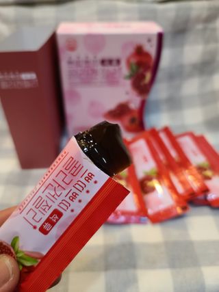 헬스업_쁘띠쁘띠석류콜라겐젤리_20g x 14포 — 5점을 준 리뷰어가 2021년 3월 올린 사용 사진