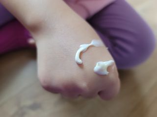 mom e 맘이 내추럴 베이비 케어 크림+바디오일 — 5점을 준 리뷰어가 2021년 2월 올린 사용 사진