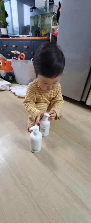mom e 맘이 내추럴 베이비 케어 샴푸앤바스+로션 — 3점을 준 리뷰어가 2021년 1월 올린 사용 사진
