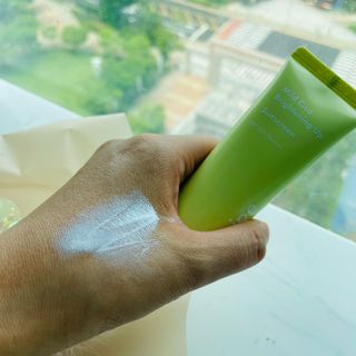 아이레시피 마일드시카 브라이트닝 업 선스크린 SPF50+ PA++++ — 5점을 준 리뷰어가 2023년 6월 올린 사용 사진