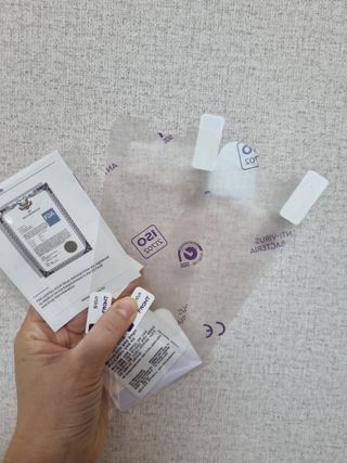 아클리브 Eco 항균 항바이러스 액정 보호필름(iPhone) — 3점을 준 리뷰어가 2022년 8월 올린 사용 사진